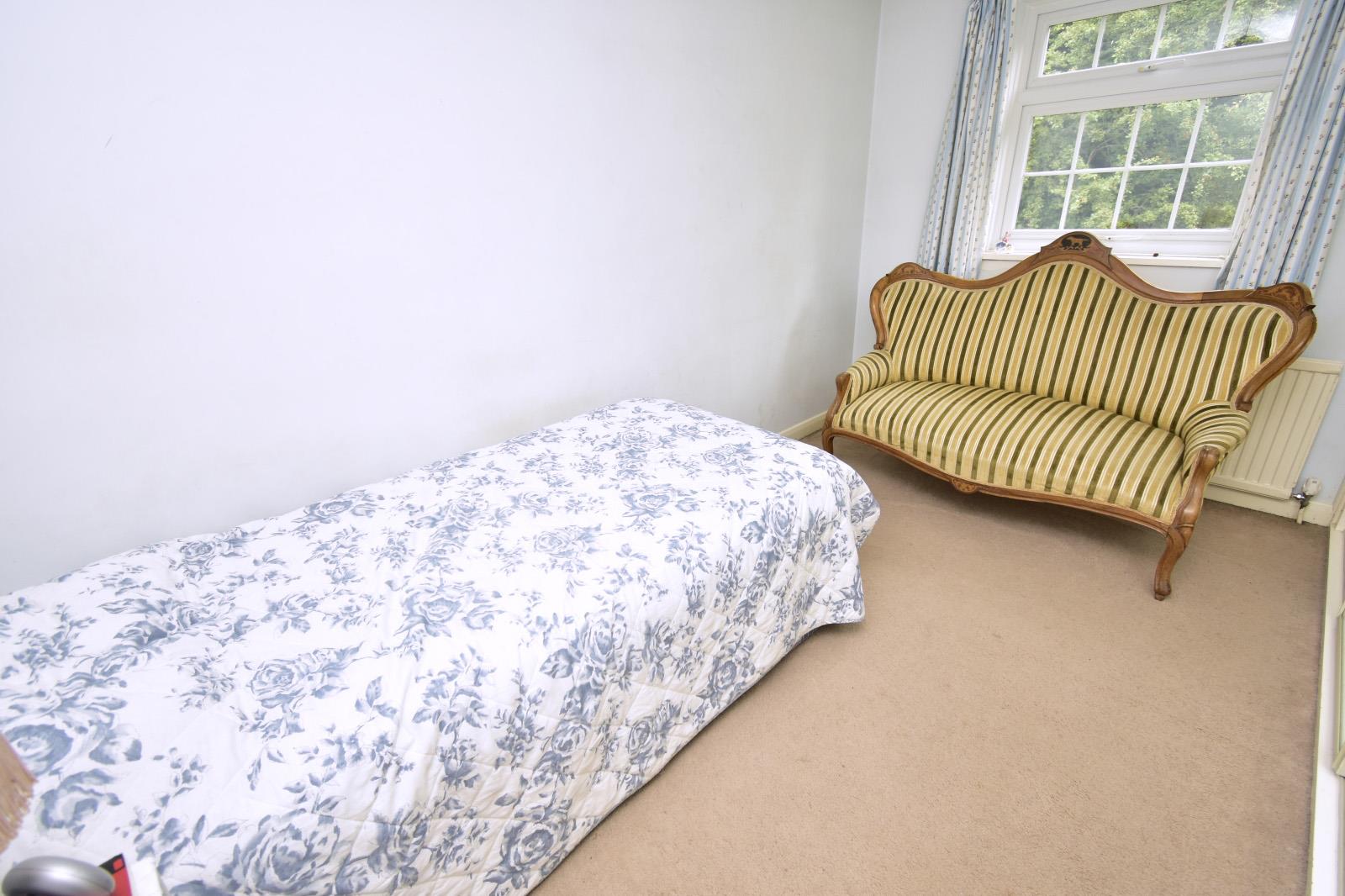 A BEDROOM 4.JPG